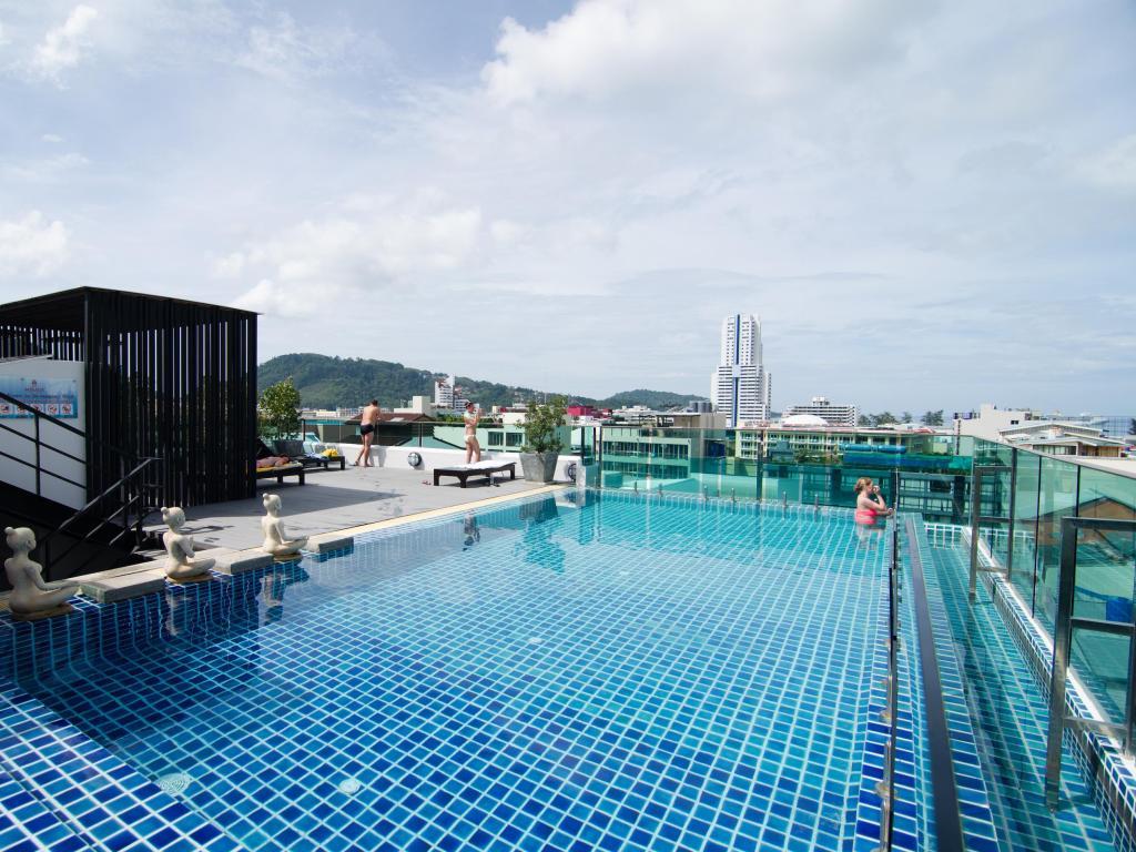 Mirage Express Patong Phuket Hotel Bagian luar foto