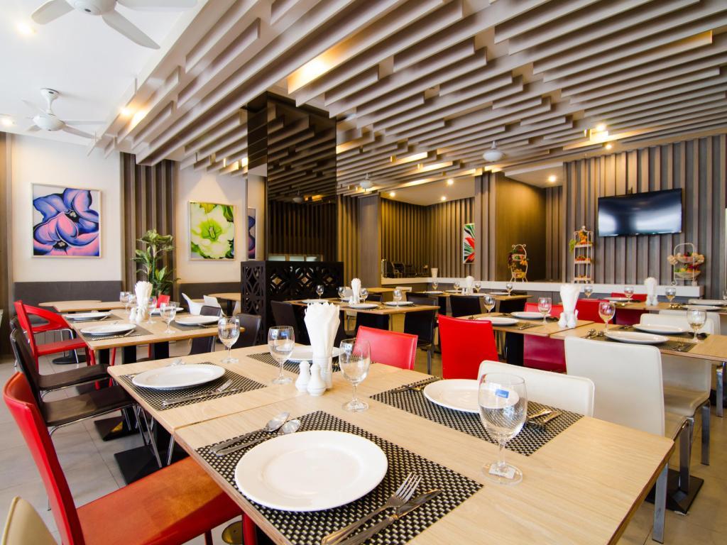 Mirage Express Patong Phuket Hotel Bagian luar foto