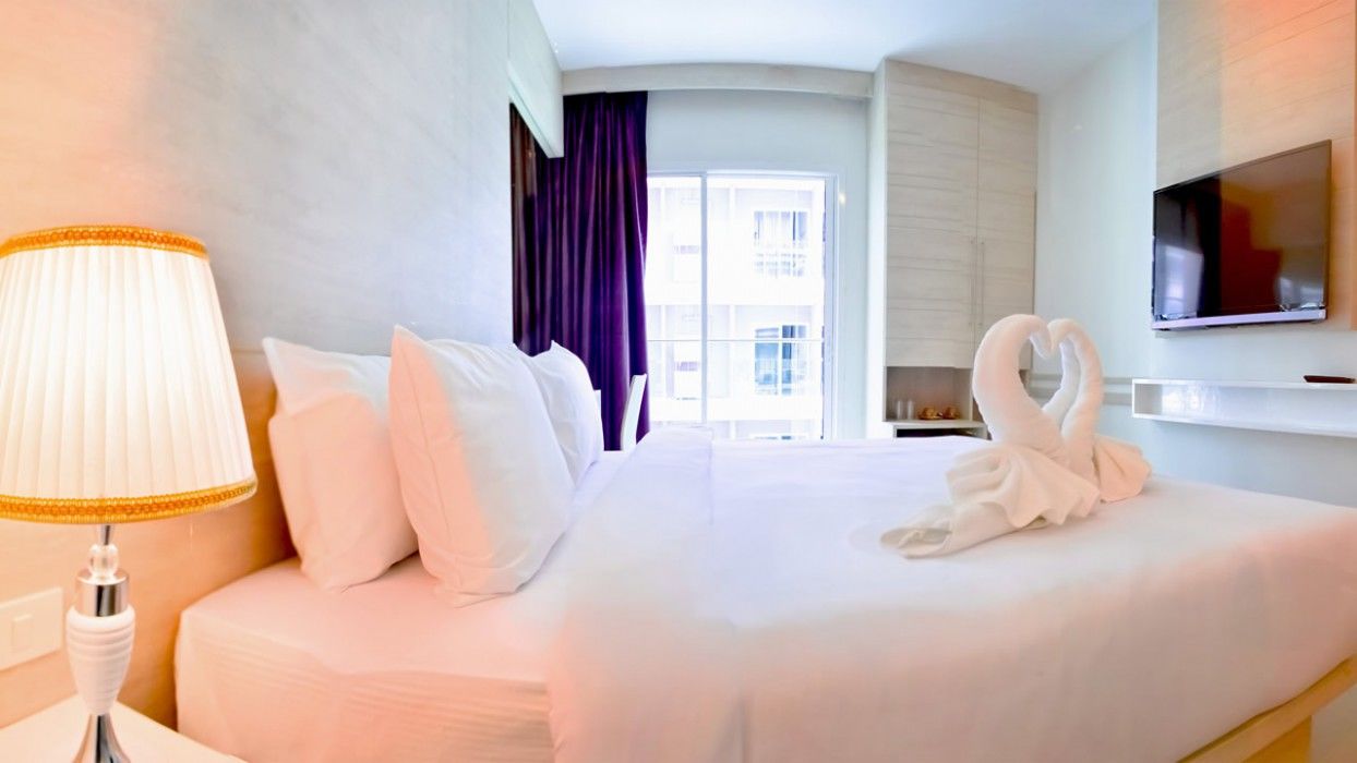 Mirage Express Patong Phuket Hotel Bagian luar foto