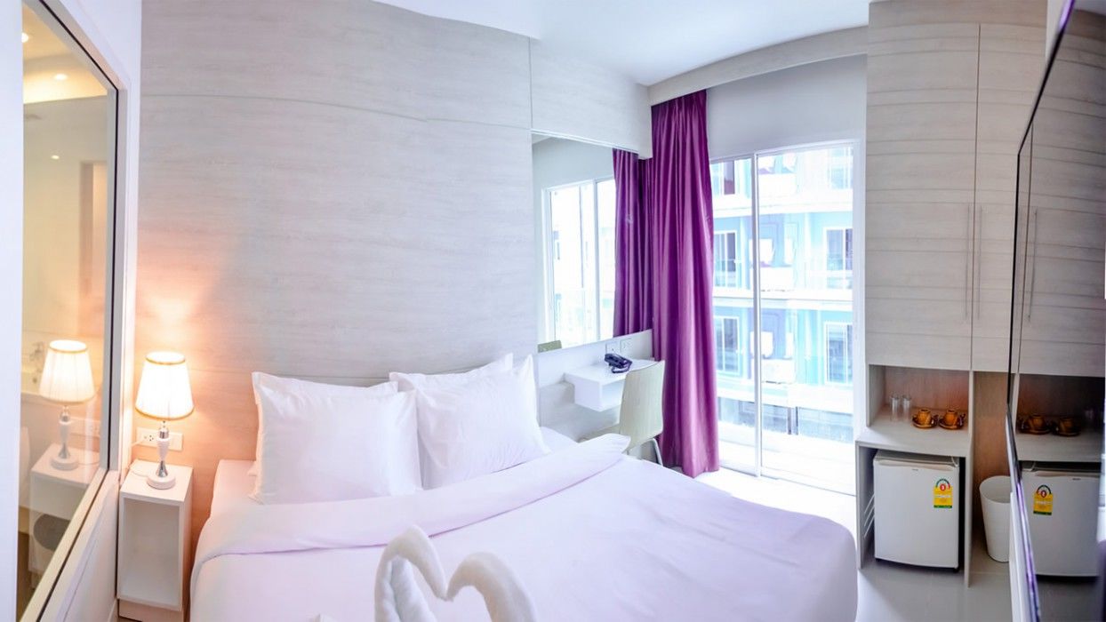 Mirage Express Patong Phuket Hotel Bagian luar foto