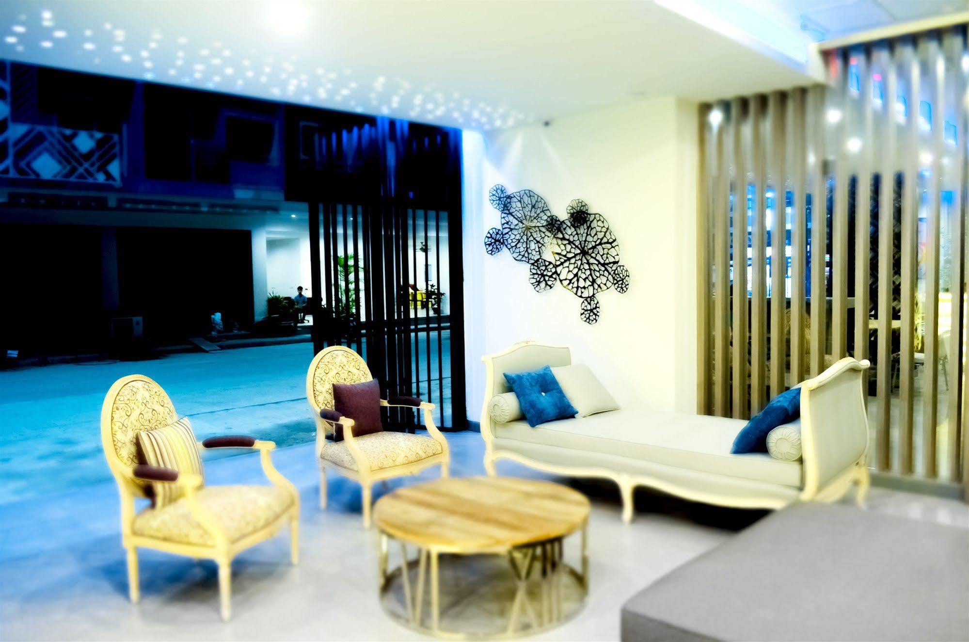 Mirage Express Patong Phuket Hotel Bagian luar foto