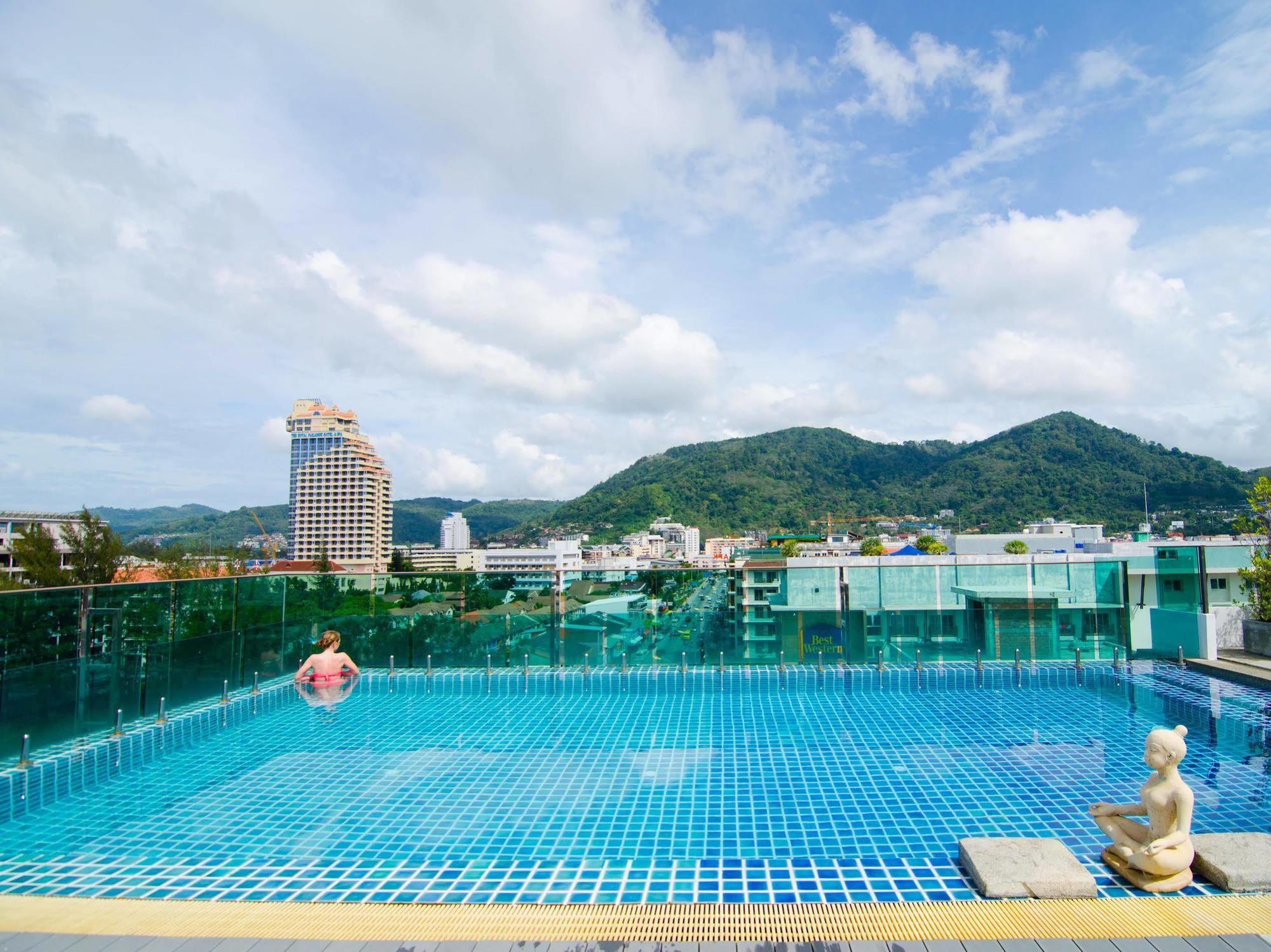 Mirage Express Patong Phuket Hotel Bagian luar foto