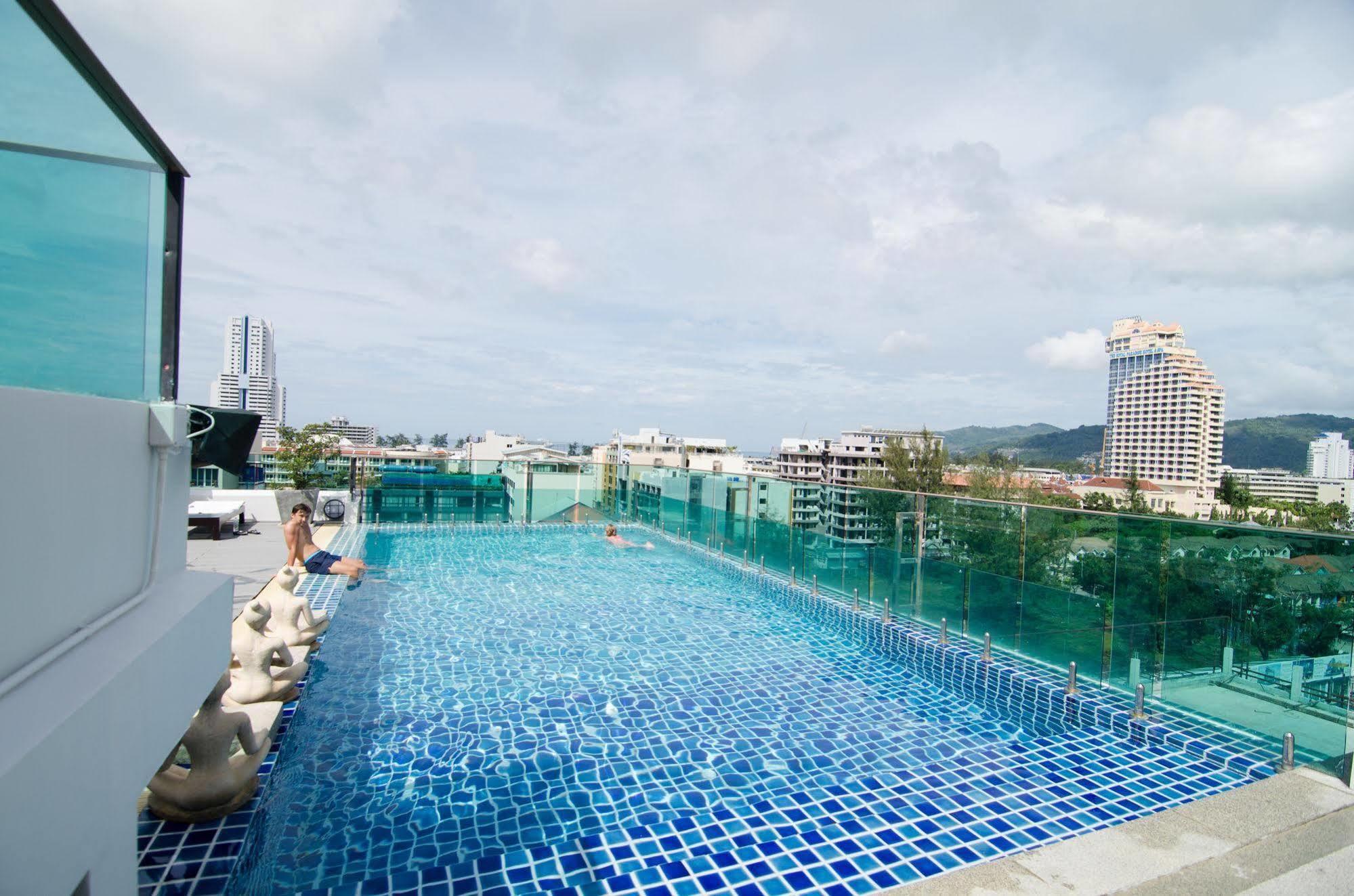Mirage Express Patong Phuket Hotel Bagian luar foto