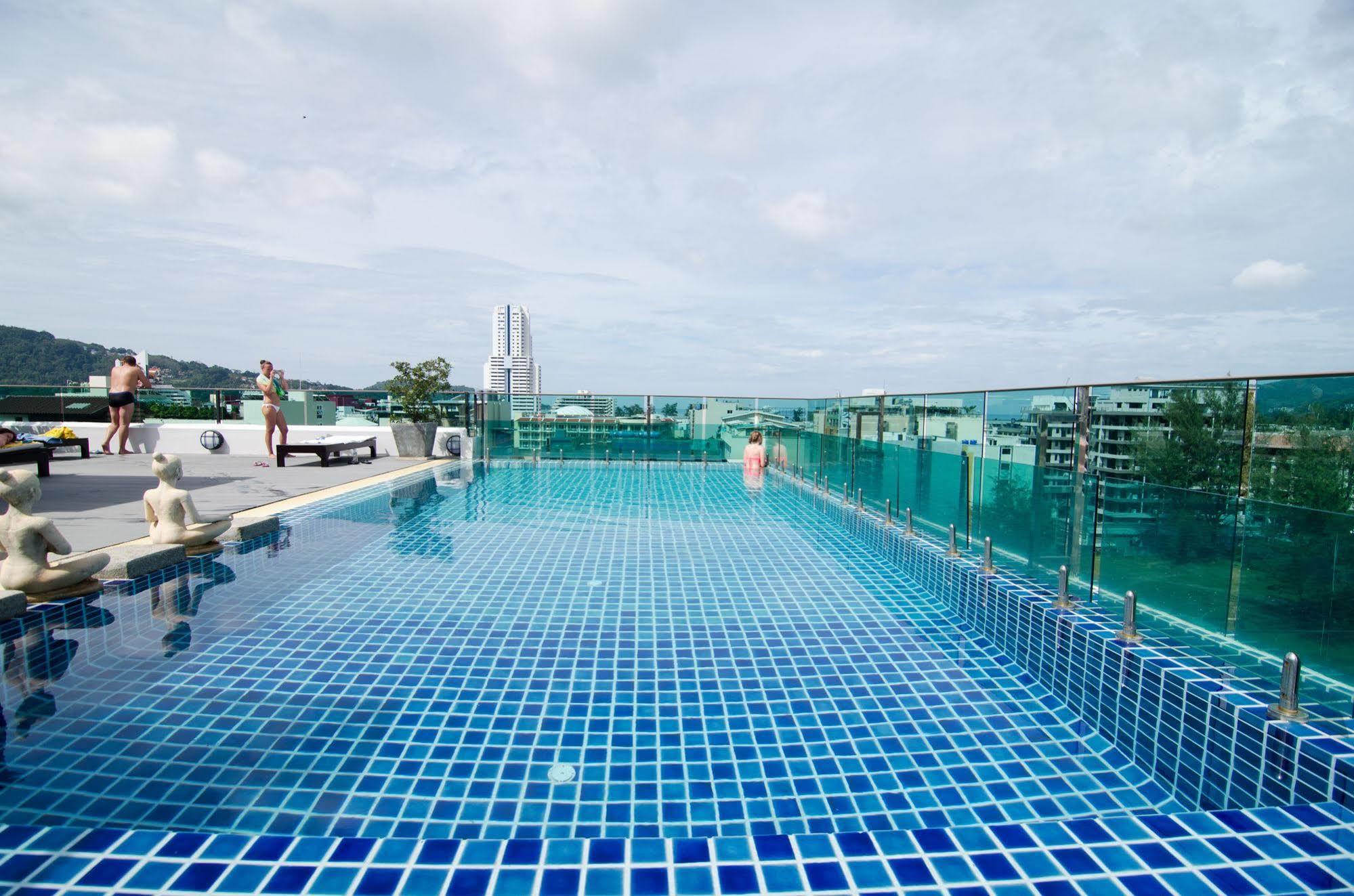 Mirage Express Patong Phuket Hotel Bagian luar foto