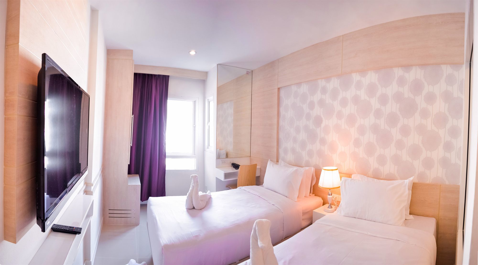 Mirage Express Patong Phuket Hotel Bagian luar foto